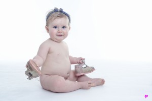 photo-studio-portrait-bebe-9mois-gers-bernede-chaussure
